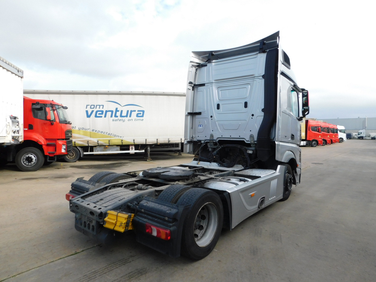 Mercedes Actros - Xe đầu kéo: hình 3 Mercedes Actros - Xe đầu kéo: hình 3