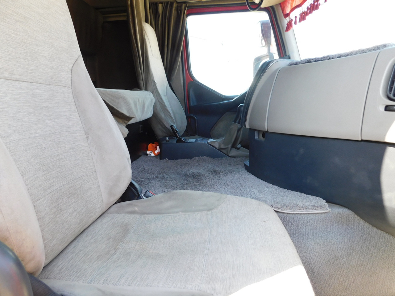 Renault Premium 410dxi - Xe đầu kéo: hình 5 Renault Premium 410dxi - Xe đầu kéo: hình 5