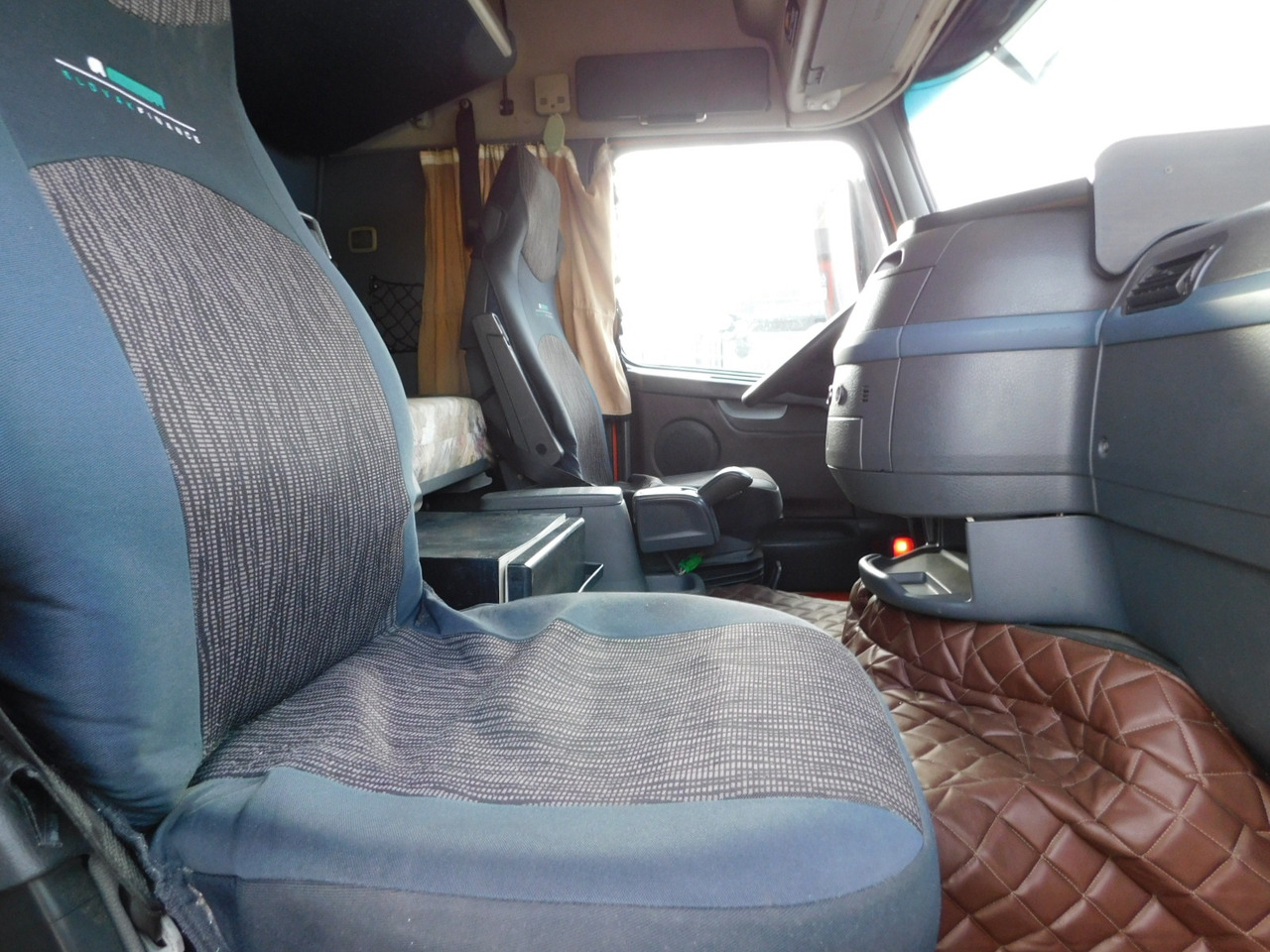 Volvo Fh 440 - Xe đầu kéo: hình 5 Volvo Fh 440 - Xe đầu kéo: hình 5