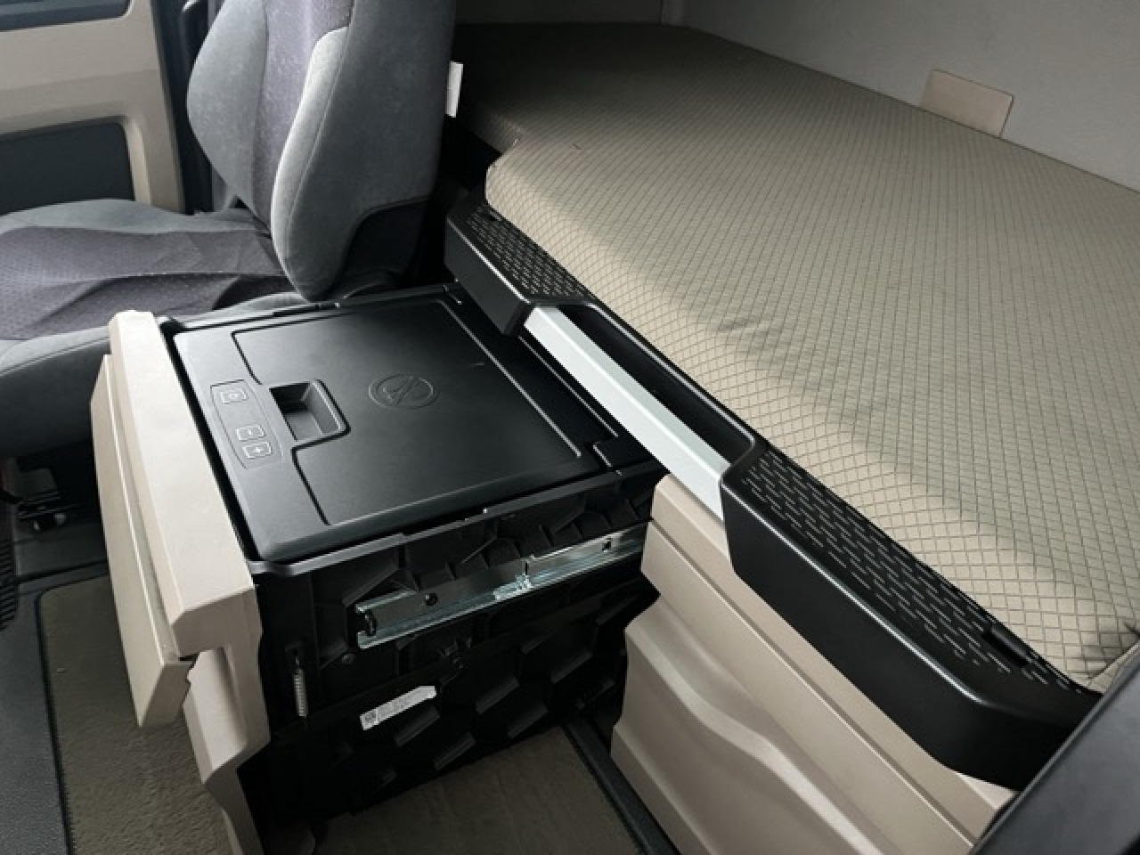 Cho thuê MAN TGX 18.470 4x2 BLS Euro6 Retarder Klima Luftfeder MAN TGX 18.470 4x2 BLS Euro6 Retarder Klima Luftfeder: hình 6 Cho thuê MAN TGX 18.470 4x2 BLS Euro6 Retarder Klima Luftfeder MAN TGX 18.470 4x2 BLS Euro6 Retarder Klima Luftfeder: hình 6