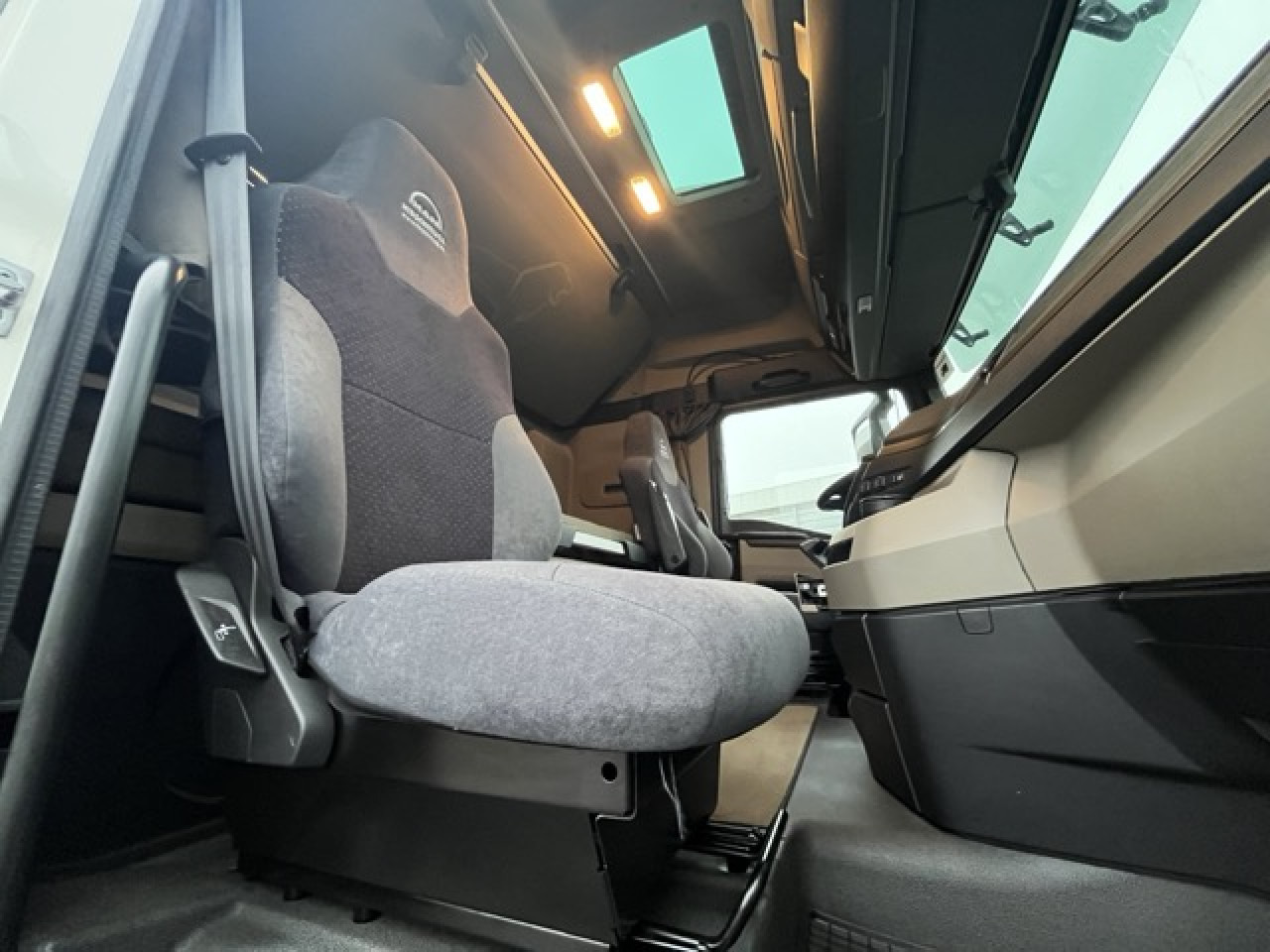 MAN TGX 18.470 4x2 BLS Euro6 Retarder Klima Luftfeder - Xe đầu kéo: hình 2 MAN TGX 18.470 4x2 BLS Euro6 Retarder Klima Luftfeder - Xe đầu kéo: hình 2