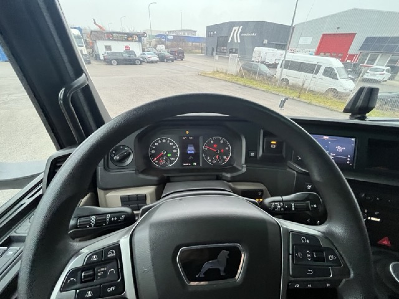 Cho thuê MAN TGX 18.470 4x2 BLS Euro6 Retarder Klima Luftfeder MAN TGX 18.470 4x2 BLS Euro6 Retarder Klima Luftfeder: hình 15 Cho thuê MAN TGX 18.470 4x2 BLS Euro6 Retarder Klima Luftfeder MAN TGX 18.470 4x2 BLS Euro6 Retarder Klima Luftfeder: hình 15