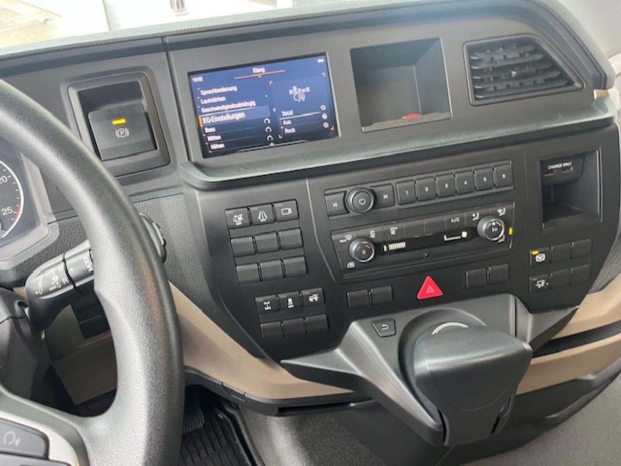 MAN TGX 18.470 4x2 BLS Euro6 Retarder Klima Luftfeder - Xe đầu kéo: hình 4 MAN TGX 18.470 4x2 BLS Euro6 Retarder Klima Luftfeder - Xe đầu kéo: hình 4