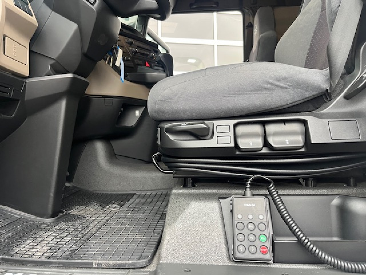 MAN TGX 18.470 4x2 BLS Euro6 Retarder Klima Luftfeder - Xe đầu kéo: hình 5 MAN TGX 18.470 4x2 BLS Euro6 Retarder Klima Luftfeder - Xe đầu kéo: hình 5