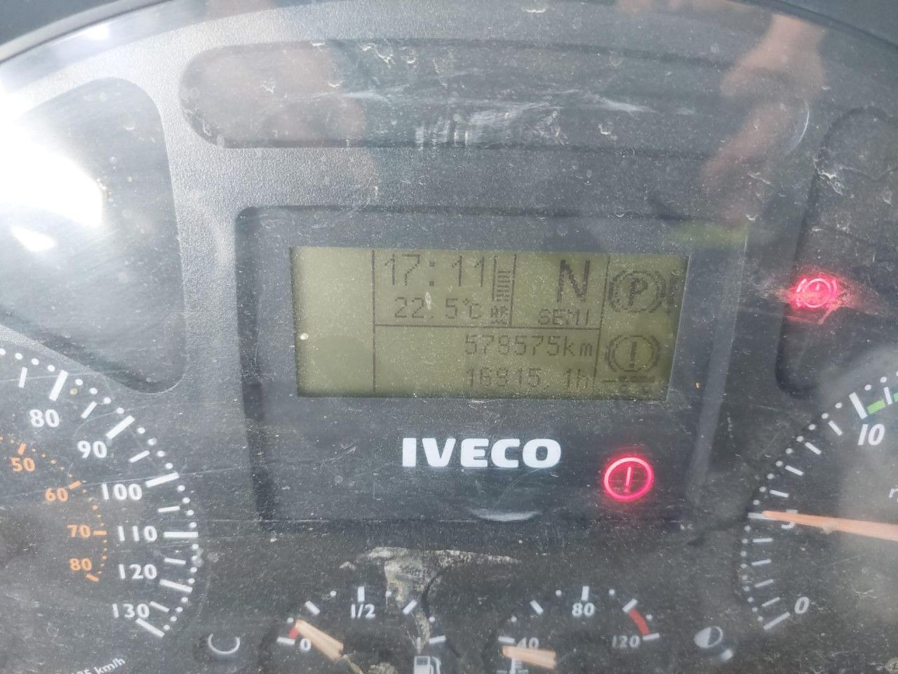 Xe đầu kéo IVECO Trakker: hình 7