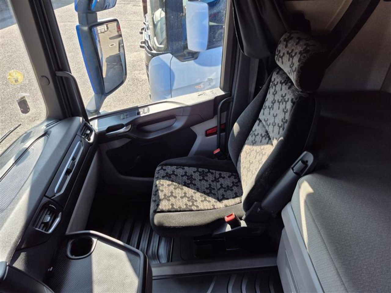 Scania R 450 - Xe đầu kéo: hình 4 Scania R 450 - Xe đầu kéo: hình 4