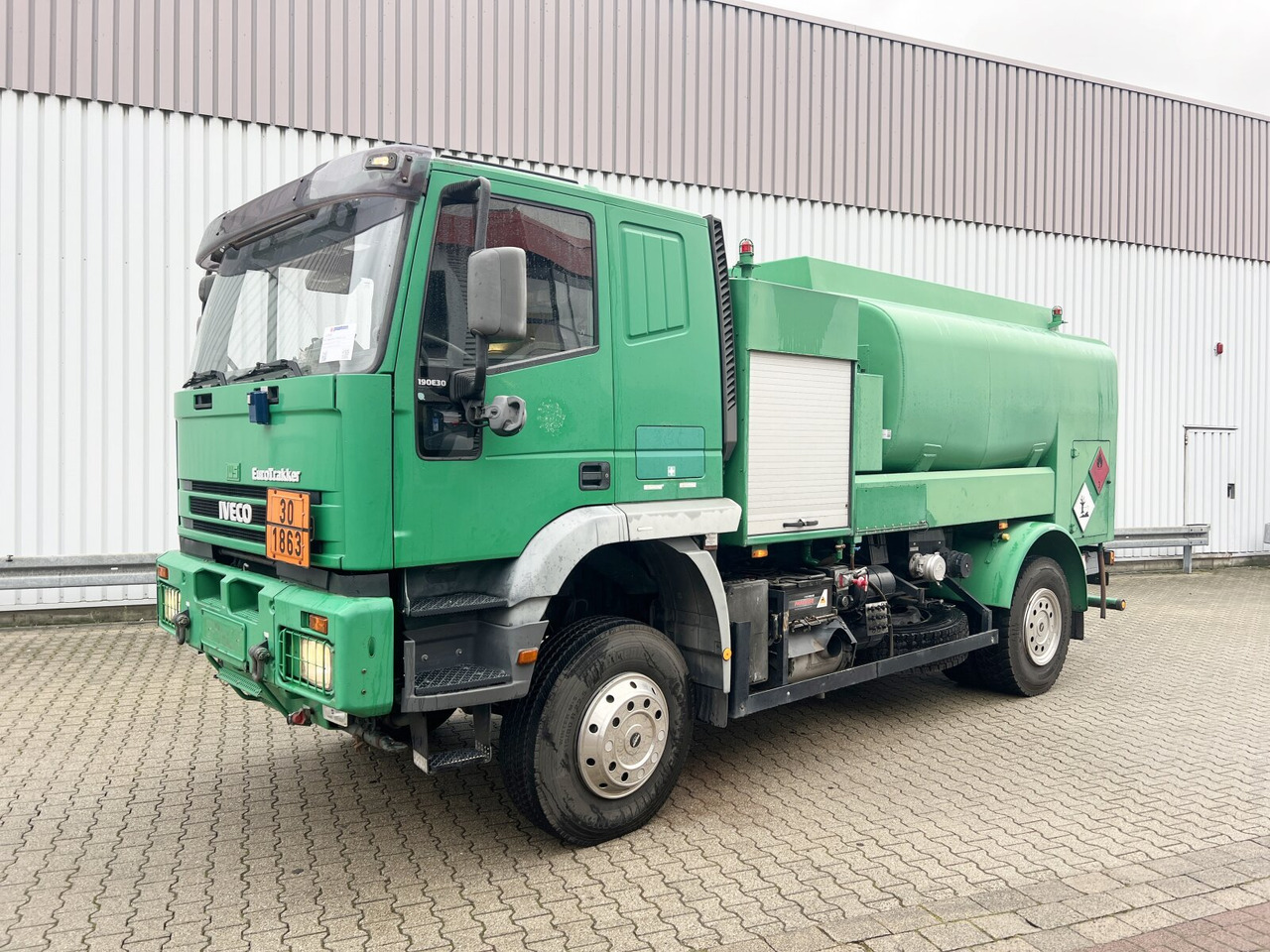 190EH30 4x4 190EH30 4x4 - Xe bồn: hình 1 190EH30 4x4 190EH30 4x4 - Xe bồn: hình 1