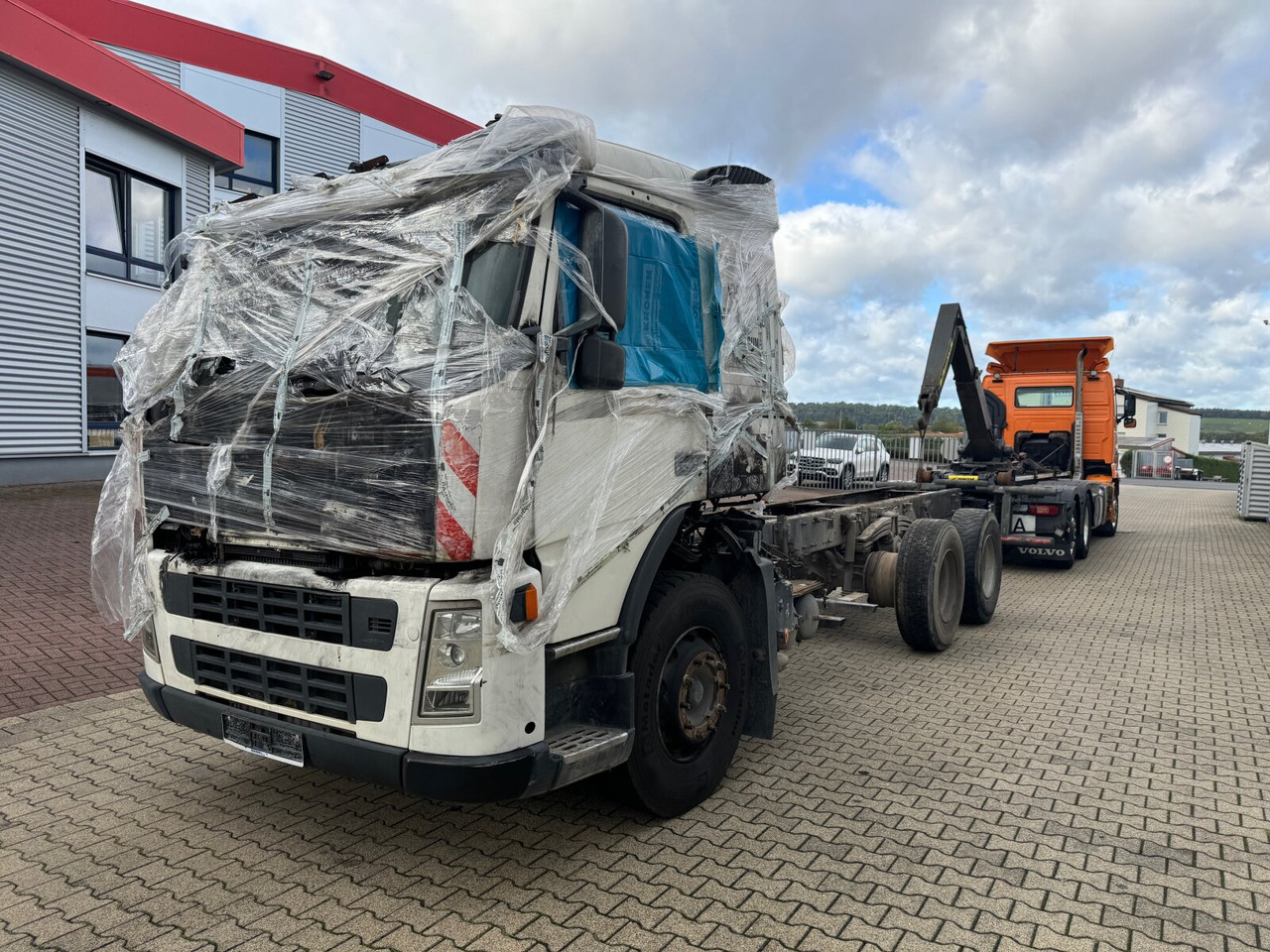 FM 380 6x4 R mit Brandschaden FM 380 6x4 R mit Brandschaden - Xe ben: hình 5 FM 380 6x4 R mit Brandschaden FM 380 6x4 R mit Brandschaden - Xe ben: hình 5