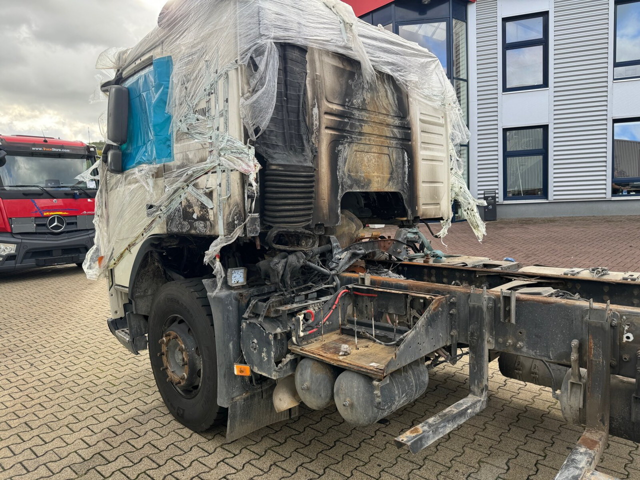 FM 380 6x4 R mit Brandschaden FM 380 6x4 R mit Brandschaden - Xe ben: hình 2 FM 380 6x4 R mit Brandschaden FM 380 6x4 R mit Brandschaden - Xe ben: hình 2