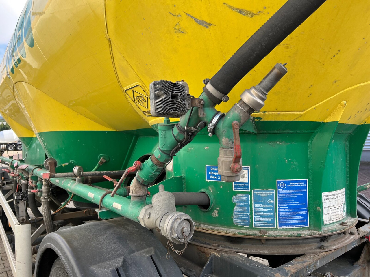 Feldbinder EUT 31.2 Silo-Anhänger EUT 31.2 Silo-Anhänger, ca. 31m³, 4x Domdeckel - Rơ moóc bồn: hình 3 Feldbinder EUT 31.2 Silo-Anhänger EUT 31.2 Silo-Anhänger, ca. 31m³, 4x Domdeckel - Rơ moóc bồn: hình 3