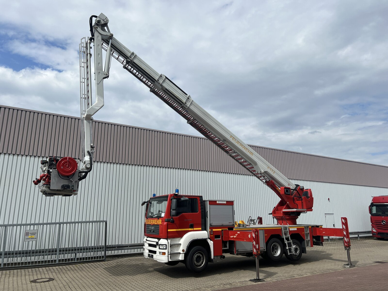 MAN TGA 26.360 6x2-2 LL, Magirus ALP 375 TGA 26.360 6x2-2 LL, Magirus ALP 375 - Xe cứu thương: hình 1 MAN TGA 26.360 6x2-2 LL, Magirus ALP 375 TGA 26.360 6x2-2 LL, Magirus ALP 375 - Xe cứu thương: hình 1