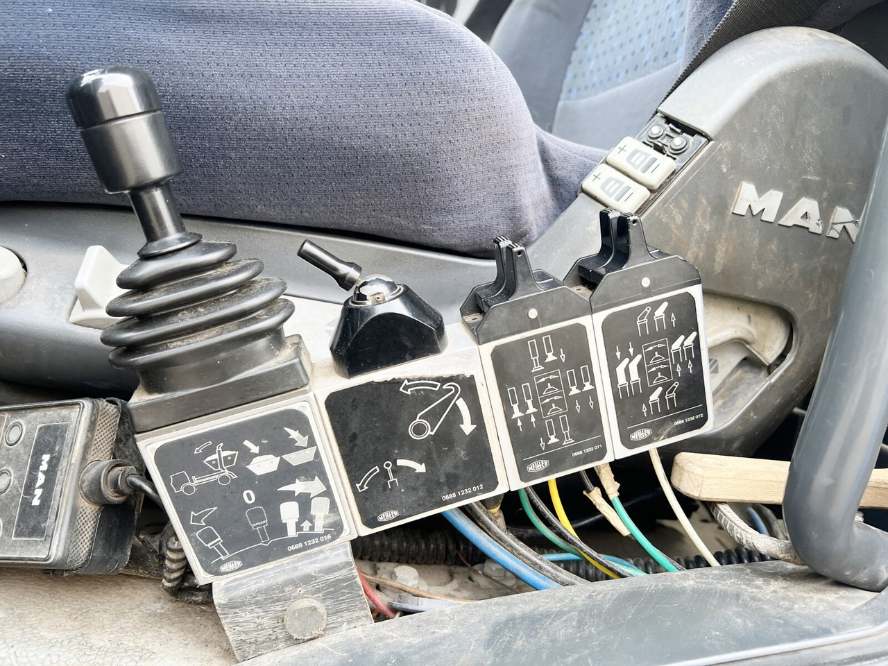 Xe tải chở thùng nhỏ MAN TGA 26.410 6X2/4 BL Motorschaden! TGA 26.410 6X2/4 BL, Vorlauf Lenk-Liftachse, Meiller Tele.: hình 14 Xe tải chở thùng nhỏ MAN TGA 26.410 6X2/4 BL Motorschaden! TGA 26.410 6X2/4 BL, Vorlauf Lenk-Liftachse, Meiller Tele.: hình 14