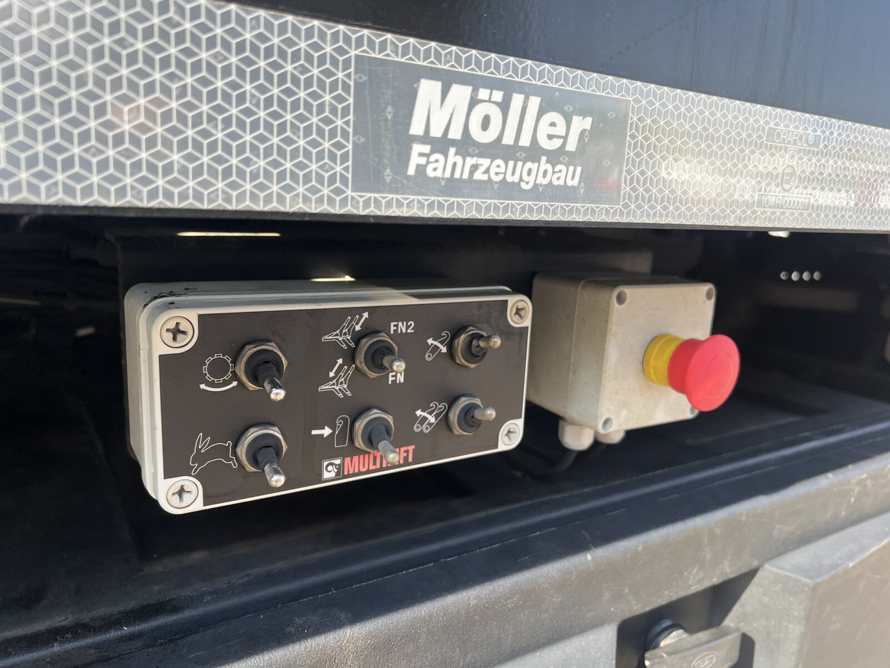 MAN TGM 18.320 4x2 BL TGM 18.320 4x2 BL, Hiab Tele-Absetzanlage, Funk - Xe tải chở thùng nhỏ: hình 5 MAN TGM 18.320 4x2 BL TGM 18.320 4x2 BL, Hiab Tele-Absetzanlage, Funk - Xe tải chở thùng nhỏ: hình 5