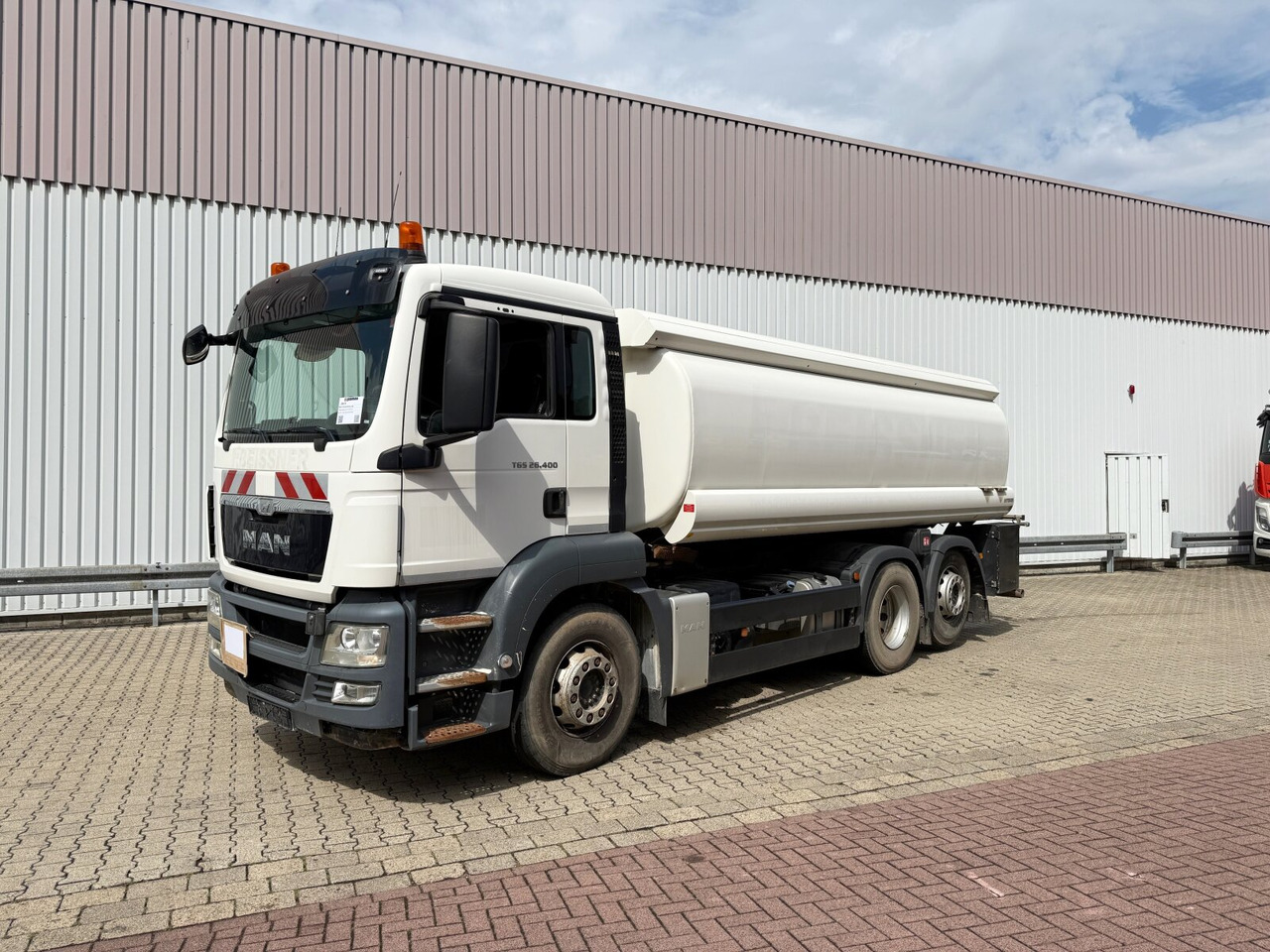 MAN TGS 26.400 6x2-4 BL TGS 26.400 6x2-4 BL, Liftachse, ADR, Esterer Tank ca. 20.030l, 3 Kammern, Funk - Xe bồn: hình 1 MAN TGS 26.400 6x2-4 BL TGS 26.400 6x2-4 BL, Liftachse, ADR, Esterer Tank ca. 20.030l, 3 Kammern, Funk - Xe bồn: hình 1