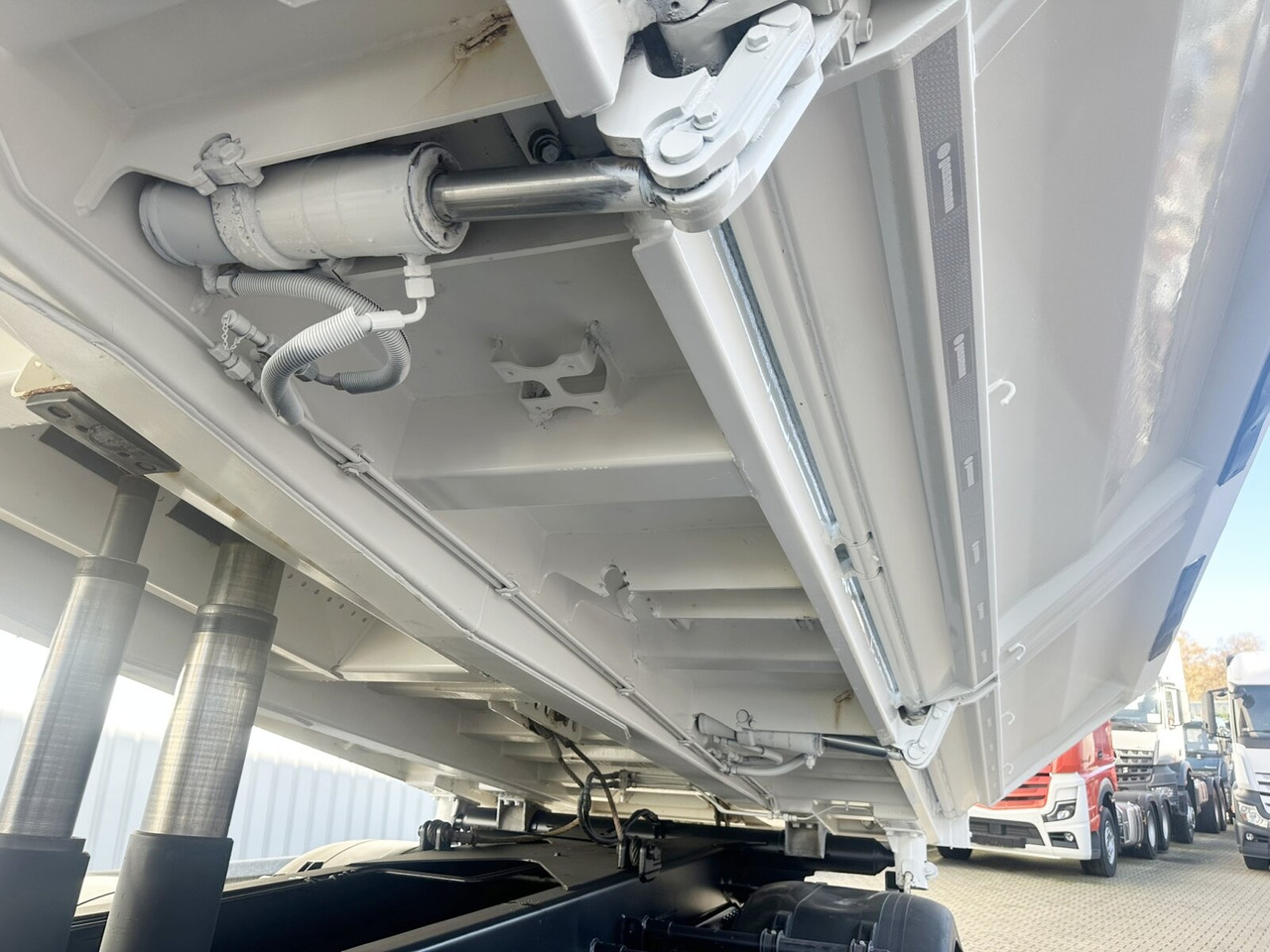 MAN TGS 35.460 8X4 BB TGS 35.460 8X4 BB, Meiller Bordmatik 13m³ - Xe ben: hình 3 MAN TGS 35.460 8X4 BB TGS 35.460 8X4 BB, Meiller Bordmatik 13m³ - Xe ben: hình 3