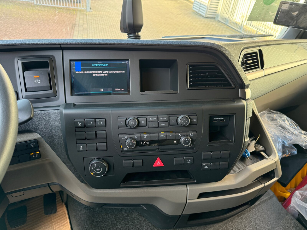 MAN TGS 35.480 8x6H BL CH TGS 35.480 8x6H BL CH, HydroDrive, Navi, Nebenantrieb - Xe tải khung gầm: hình 5 MAN TGS 35.480 8x6H BL CH TGS 35.480 8x6H BL CH, HydroDrive, Navi, Nebenantrieb - Xe tải khung gầm: hình 5