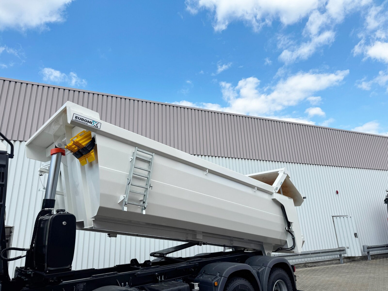 MAN TGS 41.440/480 8x4 BB TGS 41.440/480 8x4 BB, Mulde ca. 16m³ mit hydraulischer Heckklappe, mehrfach VORHANDEN - Xe tải khung gầm: hình 2 MAN TGS 41.440/480 8x4 BB TGS 41.440/480 8x4 BB, Mulde ca. 16m³ mit hydraulischer Heckklappe, mehrfach VORHANDEN - Xe tải khung gầm: hình 2