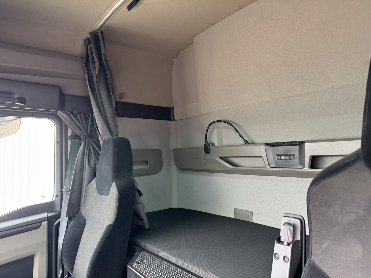 MAN TGX 26.470 6X2-4 BL TGX 26.470 6X2-4 BL, VDL 21-S 6200 Abrollkipper bis 7 m, , Lenk-/Liftachse, XLX-Fahrerhaus, Funk - Xe tải nâng móc: hình 5 MAN TGX 26.470 6X2-4 BL TGX 26.470 6X2-4 BL, VDL 21-S 6200 Abrollkipper bis 7 m, , Lenk-/Liftachse, XLX-Fahrerhaus, Funk - Xe tải nâng móc: hình 5