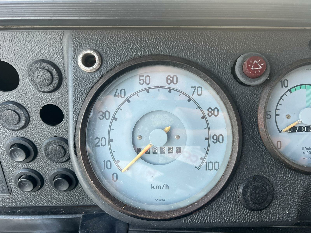 Xe bồn Mercedes-Benz 1923 4x2 Tankwagenzug für Kerosin 40.000l 1923 4x2 Tankwagenzug für Kerosin 40.000l: hình 7 Xe bồn Mercedes-Benz 1923 4x2 Tankwagenzug für Kerosin 40.000l 1923 4x2 Tankwagenzug für Kerosin 40.000l: hình 7