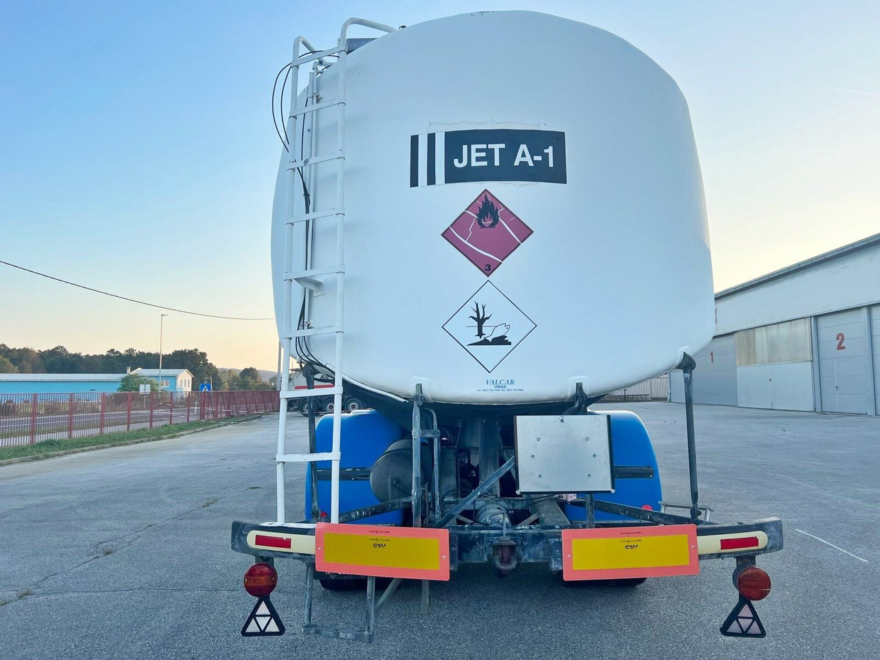 Xe bồn Mercedes-Benz 1923 4x2 Tankwagenzug für Kerosin 40.000l 1923 4x2 Tankwagenzug für Kerosin 40.000l: hình 13 Xe bồn Mercedes-Benz 1923 4x2 Tankwagenzug für Kerosin 40.000l 1923 4x2 Tankwagenzug für Kerosin 40.000l: hình 13