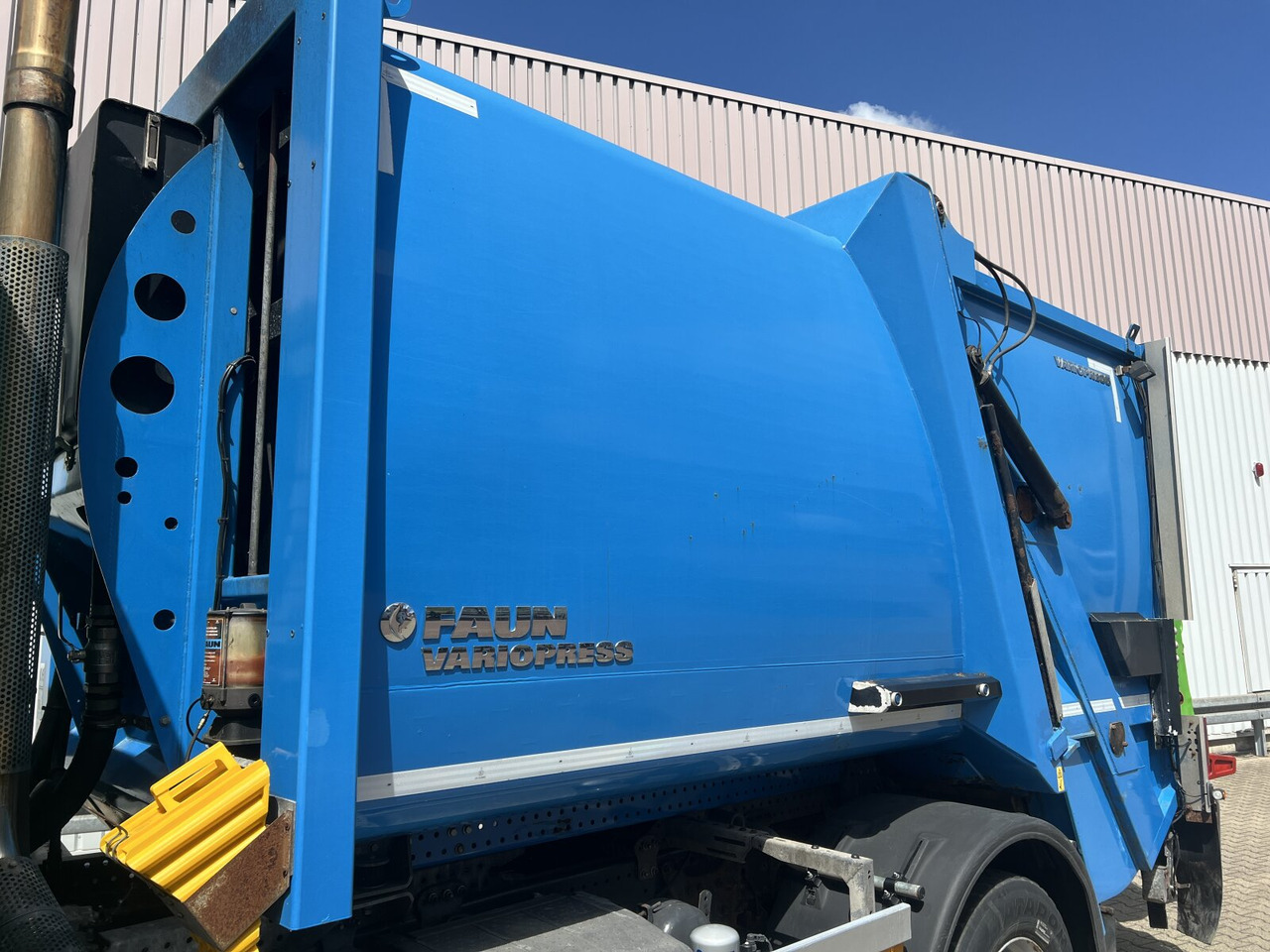 Mercedes-Benz Actros 2032 LA 4x4 Actros 2032 LA 4x4, Faun Variopress 310 ca. 10m³, Zöller Schüttung - Xe tải chở rác: hình 4 Mercedes-Benz Actros 2032 LA 4x4 Actros 2032 LA 4x4, Faun Variopress 310 ca. 10m³, Zöller Schüttung - Xe tải chở rác: hình 4