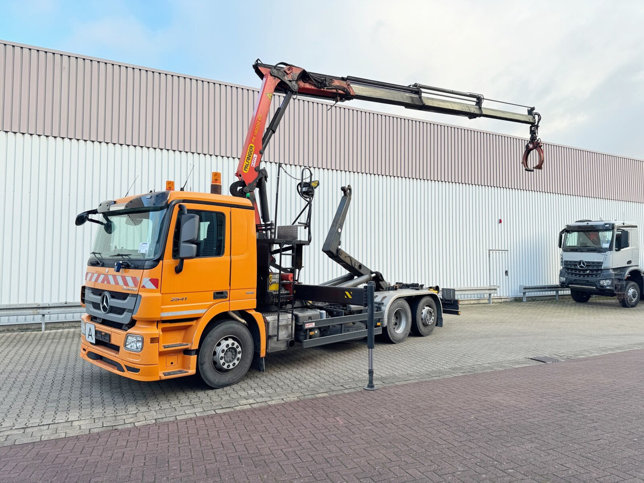 Mercedes-Benz Actros 2541 L 6x2 Actros 2541 L 6x2, Lenkachse, Meiller RK 20.65, Kran Palfinger PK 14002-EH, Funk - Xe tải nâng móc, Xe cẩu tự hành: hình 1 Mercedes-Benz Actros 2541 L 6x2 Actros 2541 L 6x2, Lenkachse, Meiller RK 20.65, Kran Palfinger PK 14002-EH, Funk - Xe tải nâng móc, Xe cẩu tự hành: hình 1