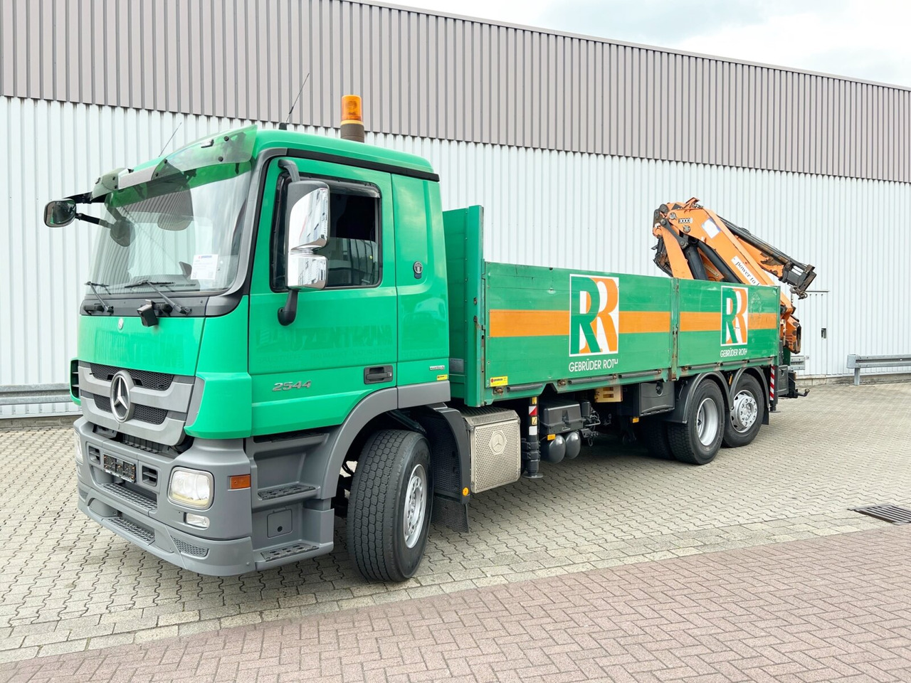Mercedes-Benz Actros 2544 L 6x2 Actros 2544 L 6x2, Retarder, Lenkachse, Heckkran HMF 3000-K5 + Jip, Funk - Xe cẩu tự hành, Xe tải thùng lửng/ Phẳng: hình 1 Mercedes-Benz Actros 2544 L 6x2 Actros 2544 L 6x2, Retarder, Lenkachse, Heckkran HMF 3000-K5 + Jip, Funk - Xe cẩu tự hành, Xe tải thùng lửng/ Phẳng: hình 1