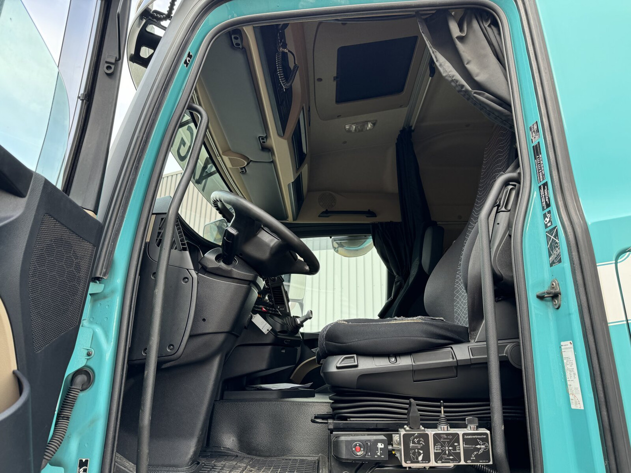 Mercedes-Benz Actros 2545 L 6x2 Actros 2545 L 6x2/46, Retarder, Lenk-/Liftachse, StreamSpace, Navi - Xe tải nâng móc: hình 2 Mercedes-Benz Actros 2545 L 6x2 Actros 2545 L 6x2/46, Retarder, Lenk-/Liftachse, StreamSpace, Navi - Xe tải nâng móc: hình 2