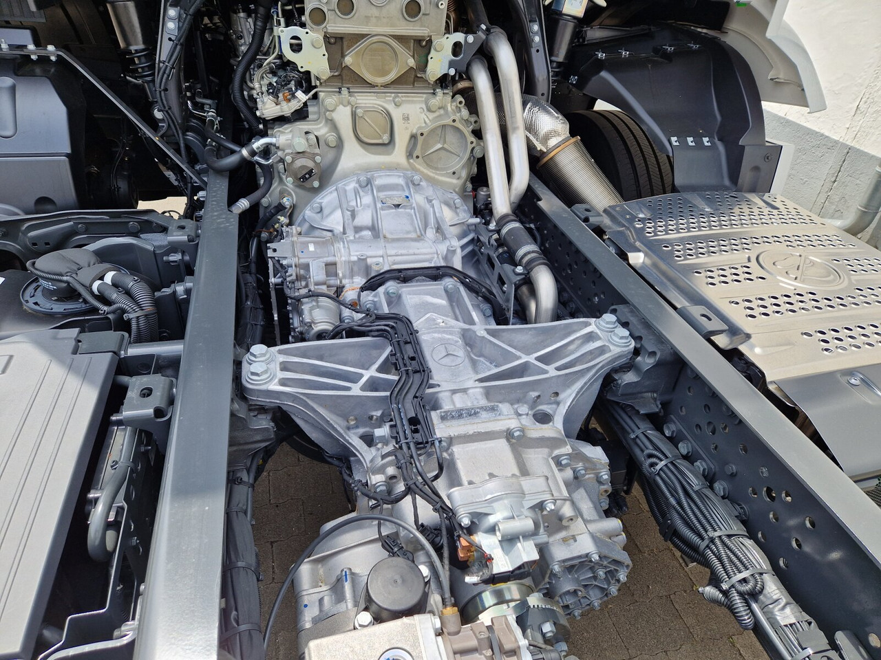 Mercedes-Benz Actros 2553 LL 6x2 Actros 2553 LL 6x2/46, Retarder, Liftachse, MultimediaCockpit, LED, Navi - Xe tải nâng móc: hình 2 Mercedes-Benz Actros 2553 LL 6x2 Actros 2553 LL 6x2/46, Retarder, Liftachse, MultimediaCockpit, LED, Navi - Xe tải nâng móc: hình 2