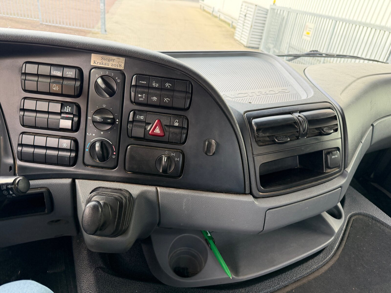 Mercedes-Benz Actros 2644 L 6x4 Actros 2644 L 6x4 - Xe tải nâng móc: hình 4 Mercedes-Benz Actros 2644 L 6x4 Actros 2644 L 6x4 - Xe tải nâng móc: hình 4