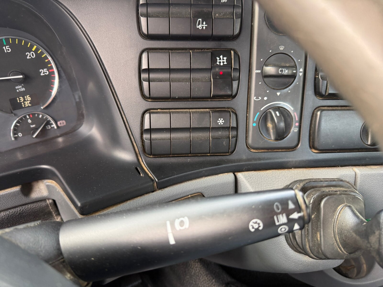 Mercedes-Benz Actros 2644 L 6x4 Actros 2644 L 6x4 - Xe tải nâng móc: hình 5 Mercedes-Benz Actros 2644 L 6x4 Actros 2644 L 6x4 - Xe tải nâng móc: hình 5