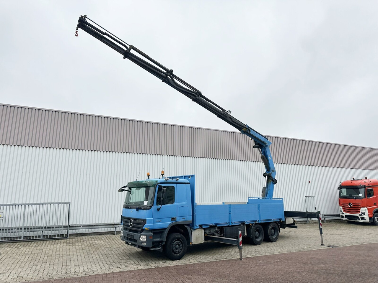Mercedes-Benz Actros 2741 L 6x4 Actros 2741 L 6x4, Twist-Lock ausz. auf 3m, Heckkran Palfinger PK 42502-D, Funk - Xe tải thùng lửng/ Phẳng, Xe cẩu tự hành: hình 1 Mercedes-Benz Actros 2741 L 6x4 Actros 2741 L 6x4, Twist-Lock ausz. auf 3m, Heckkran Palfinger PK 42502-D, Funk - Xe tải thùng lửng/ Phẳng, Xe cẩu tự hành: hình 1
