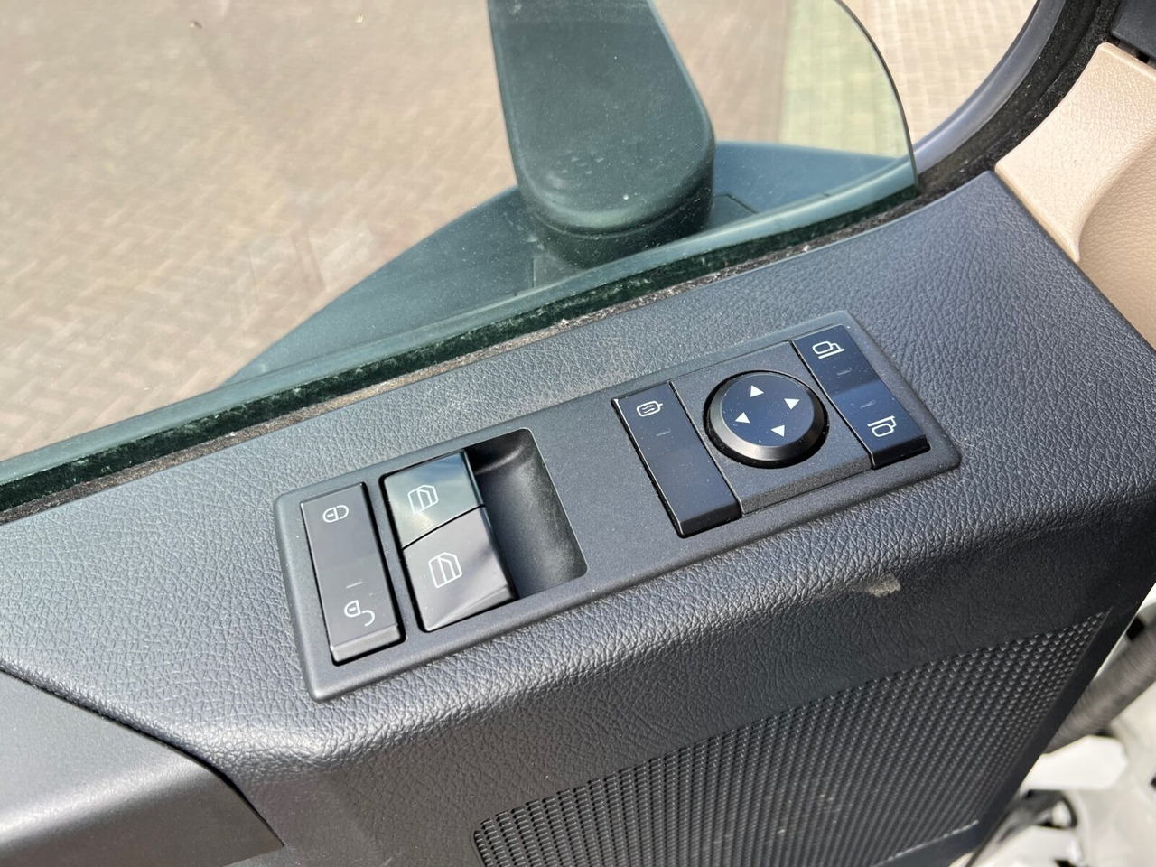 Xe tải khung gầm Mercedes-Benz Actros 3551 L 8x2/4 Actros 3551 L 8x2/4, Vorlauflenkachse, Doppelbereifte Nachlaufliftachse: hình 7 Xe tải khung gầm Mercedes-Benz Actros 3551 L 8x2/4 Actros 3551 L 8x2/4, Vorlauflenkachse, Doppelbereifte Nachlaufliftachse: hình 7