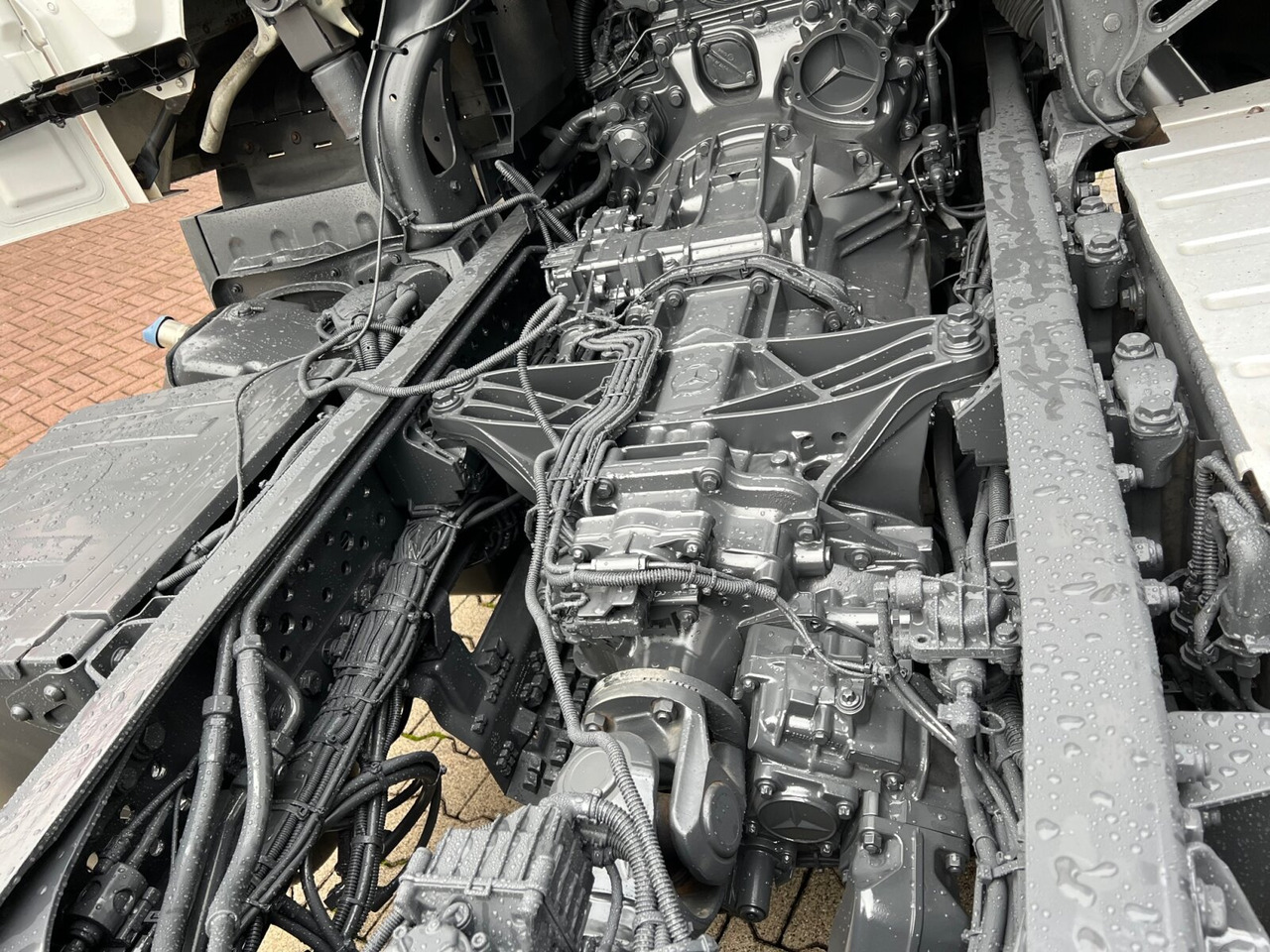 Xe tải khung gầm Mercedes-Benz Actros 3551 L 8x2/4 Actros 3551 L 8x2/4, Vorlauflenkachse, Doppelbereifte Nachlaufliftachse: hình 15 Xe tải khung gầm Mercedes-Benz Actros 3551 L 8x2/4 Actros 3551 L 8x2/4, Vorlauflenkachse, Doppelbereifte Nachlaufliftachse: hình 15