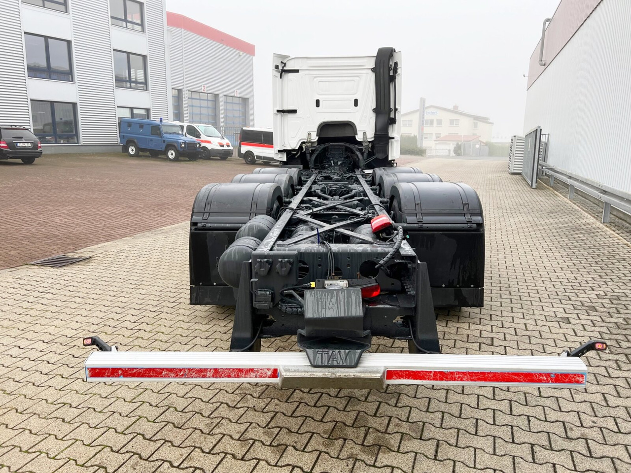 Xe tải khung gầm Mercedes-Benz Actros 3551 L 8x2/4 Actros 3551 L 8x2/4, Vorlauflenkachse, Doppelbereifte Nachlaufliftachse: hình 11 Xe tải khung gầm Mercedes-Benz Actros 3551 L 8x2/4 Actros 3551 L 8x2/4, Vorlauflenkachse, Doppelbereifte Nachlaufliftachse: hình 11