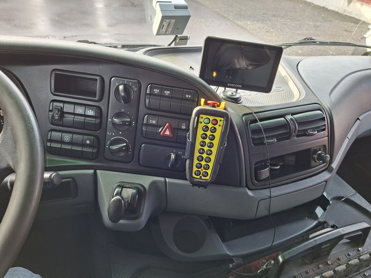 Mercedes-Benz Actros 4146 K 8x4/4 Actros 4146 K 8x4/4, Retarder, Kran Hiab XS 477 E-7 HiPro, Bj. 2010, Flyjib, Seilwinde, Funk - Xe tải nâng móc, Xe cẩu tự hành: hình 5 Mercedes-Benz Actros 4146 K 8x4/4 Actros 4146 K 8x4/4, Retarder, Kran Hiab XS 477 E-7 HiPro, Bj. 2010, Flyjib, Seilwinde, Funk - Xe tải nâng móc, Xe cẩu tự hành: hình 5