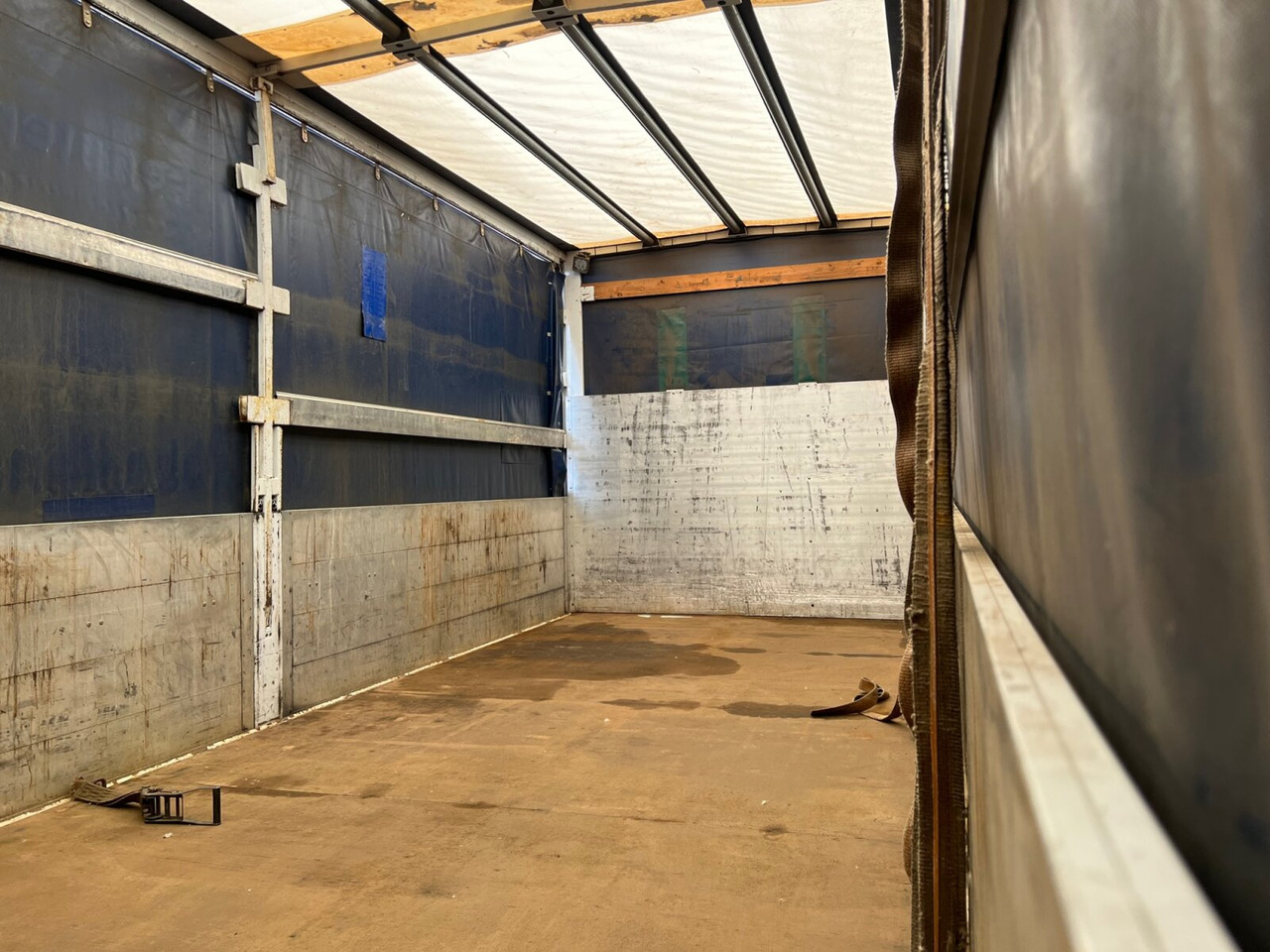 Mercedes-Benz Antos 1840 L 4x2 Antos 1840 L 4x2, Aufnahme für Mitnahmestapler - Xe tải thùng mui bạt: hình 3 Mercedes-Benz Antos 1840 L 4x2 Antos 1840 L 4x2, Aufnahme für Mitnahmestapler - Xe tải thùng mui bạt: hình 3