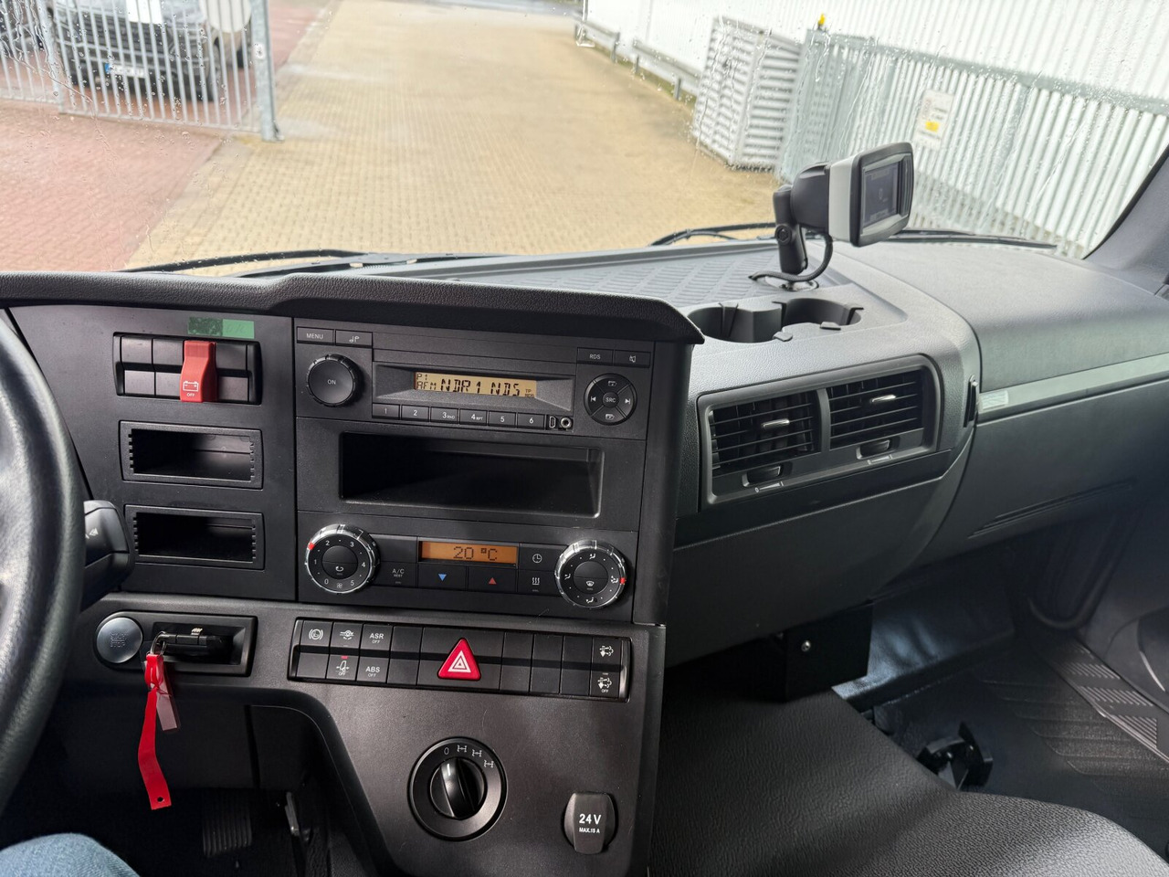 Mercedes-Benz Arocs 1827/30 A 4x4 Arocs 1827/30 A 4x4, Ex-! - Xe tải thùng lửng/ Phẳng: hình 2 Mercedes-Benz Arocs 1827/30 A 4x4 Arocs 1827/30 A 4x4, Ex-! - Xe tải thùng lửng/ Phẳng: hình 2