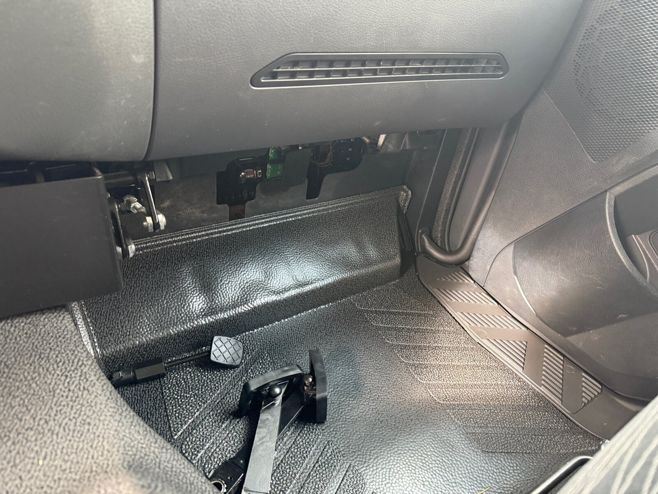 Mercedes-Benz Arocs 1827/30 A 4x4 Arocs 1827/30 A 4x4, mehrfach vorhanden! - Xe tải khung gầm: hình 3 Mercedes-Benz Arocs 1827/30 A 4x4 Arocs 1827/30 A 4x4, mehrfach vorhanden! - Xe tải khung gầm: hình 3