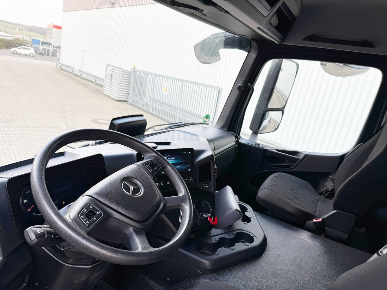 Mercedes-Benz Arocs 1840 L 4x2 Arocs 1840 L 4x2/48, MultimediaCockpit, Navi - Xe tải nâng móc: hình 2 Mercedes-Benz Arocs 1840 L 4x2 Arocs 1840 L 4x2/48, MultimediaCockpit, Navi - Xe tải nâng móc: hình 2