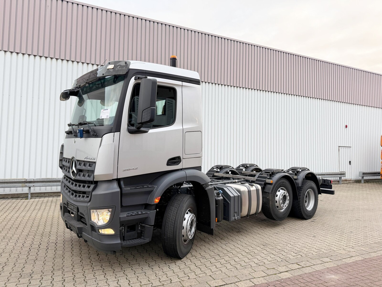 Mercedes-Benz Arocs 2542 L 6x2/4 Arocs 2542 L 6x2/4, Vorlauflenk-/liftachse, Navi, MultimediaCockpit - Xe tải khung gầm: hình 1 Mercedes-Benz Arocs 2542 L 6x2/4 Arocs 2542 L 6x2/4, Vorlauflenk-/liftachse, Navi, MultimediaCockpit - Xe tải khung gầm: hình 1