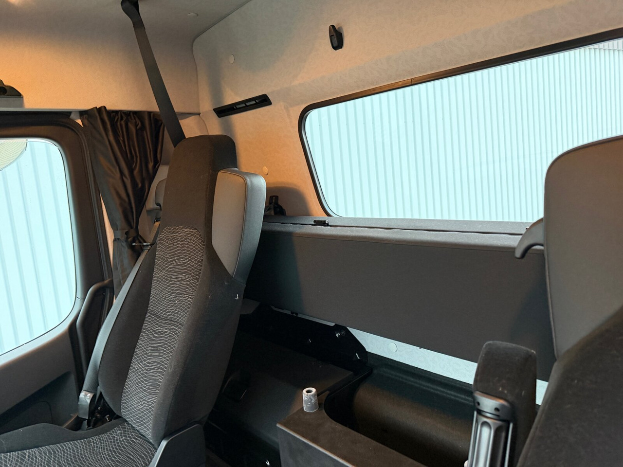 Mercedes-Benz Arocs 2542 L 6x2/4 Arocs 2542 L 6x2/4, Vorlauflenk-/liftachse, Navi, MultimediaCockpit - Xe tải khung gầm: hình 5 Mercedes-Benz Arocs 2542 L 6x2/4 Arocs 2542 L 6x2/4, Vorlauflenk-/liftachse, Navi, MultimediaCockpit - Xe tải khung gầm: hình 5