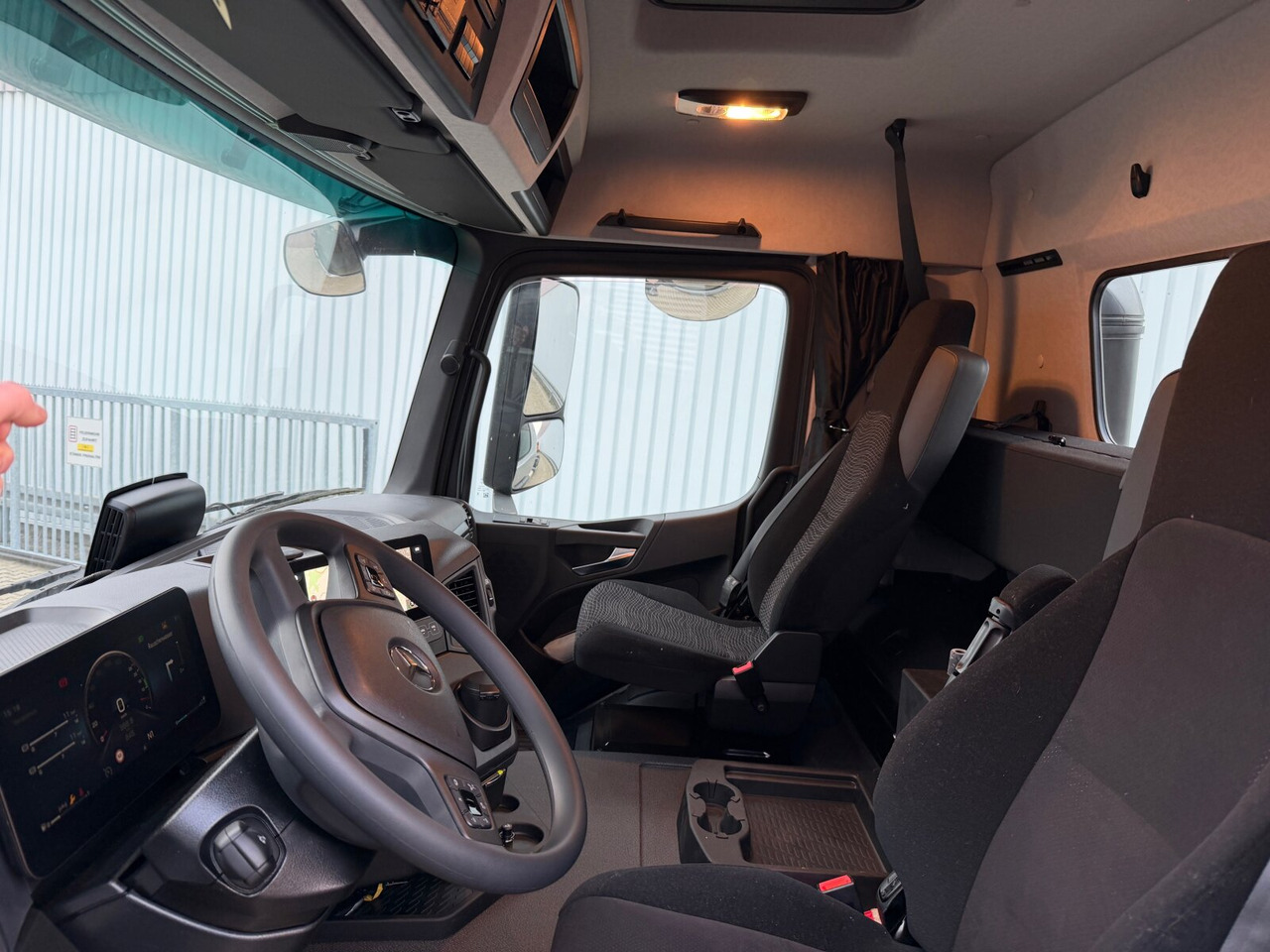 Mercedes-Benz Arocs 2542 L 6x2/4 Arocs 2542 L 6x2/4, Vorlauflenk-/liftachse, Navi, MultimediaCockpit - Xe tải khung gầm: hình 2 Mercedes-Benz Arocs 2542 L 6x2/4 Arocs 2542 L 6x2/4, Vorlauflenk-/liftachse, Navi, MultimediaCockpit - Xe tải khung gầm: hình 2