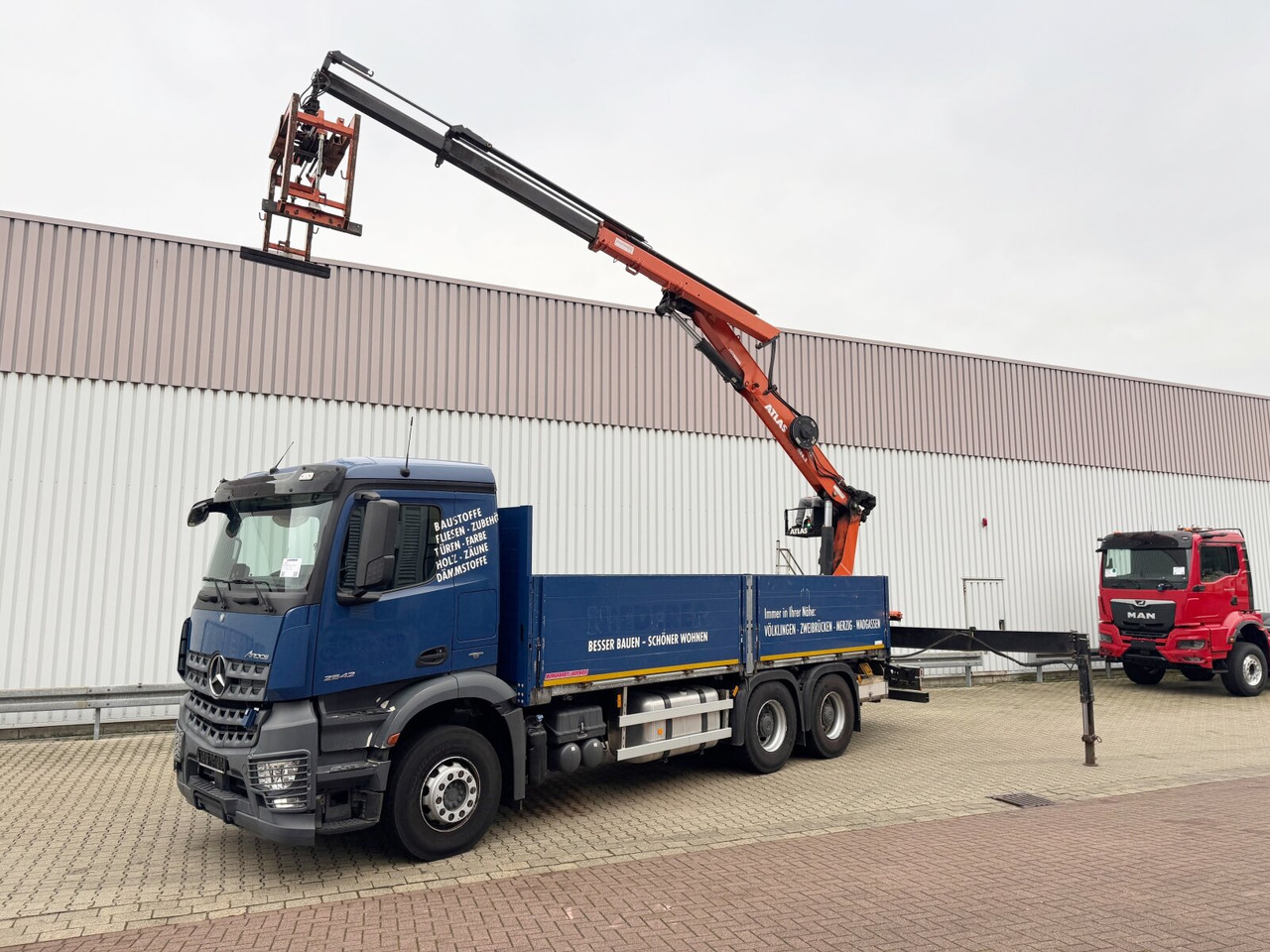 Mercedes-Benz Arocs 2642 6x4 Arocs 2642 6x4 mit Heckkran Atlas AK 186.3 V-2 - Xe cẩu tự hành, Xe tải thùng lửng/ Phẳng: hình 1 Mercedes-Benz Arocs 2642 6x4 Arocs 2642 6x4 mit Heckkran Atlas AK 186.3 V-2 - Xe cẩu tự hành, Xe tải thùng lửng/ Phẳng: hình 1