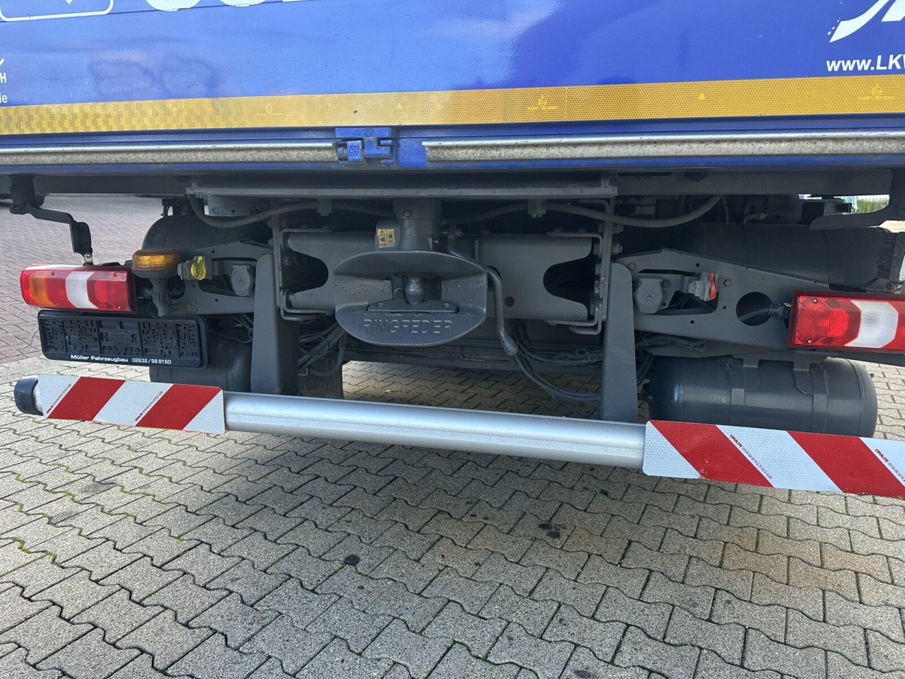 Mercedes-Benz Arocs 3245 L 8x2/6 Arocs 3245 L 8x2/6, Kran Fassi F 545 RA 2.26 XE, Jib, Funk, 29,7 m - 400 kg - Xe cẩu tự hành, Xe tải thùng lửng/ Phẳng: hình 5 Mercedes-Benz Arocs 3245 L 8x2/6 Arocs 3245 L 8x2/6, Kran Fassi F 545 RA 2.26 XE, Jib, Funk, 29,7 m - 400 kg - Xe cẩu tự hành, Xe tải thùng lửng/ Phẳng: hình 5