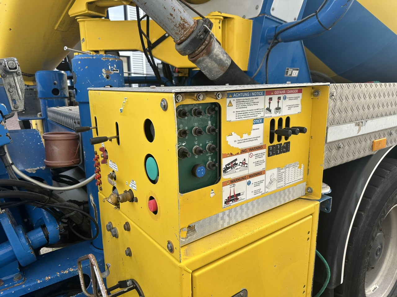 Mercedes-Benz Arocs 3246 B 8x4 Stetter Mischer 7m³, Pumpe 25m Arocs 3246 B 8x4 Stetter Mischer 7m³, Pumpe 25m - Xe trộn bê tông: hình 3 Mercedes-Benz Arocs 3246 B 8x4 Stetter Mischer 7m³, Pumpe 25m Arocs 3246 B 8x4 Stetter Mischer 7m³, Pumpe 25m - Xe trộn bê tông: hình 3