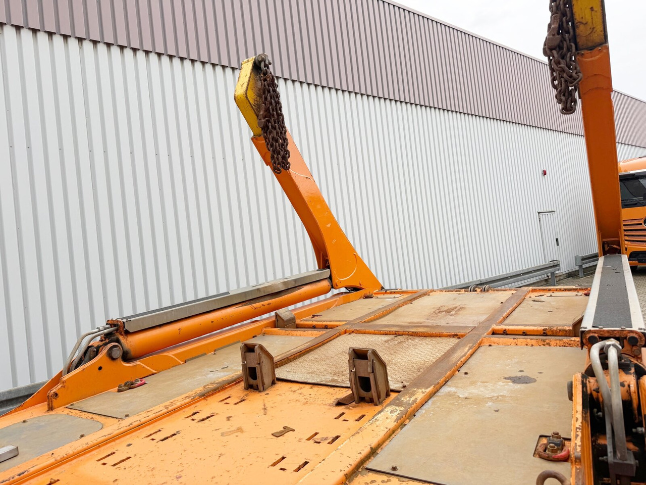 Mercedes-Benz Arocs 3353 K 6x4 Arocs 3353 K 6x4, Grounder, Retarder, Tele-Absetzer, Funk - Xe tải chở thùng nhỏ: hình 3 Mercedes-Benz Arocs 3353 K 6x4 Arocs 3353 K 6x4, Grounder, Retarder, Tele-Absetzer, Funk - Xe tải chở thùng nhỏ: hình 3