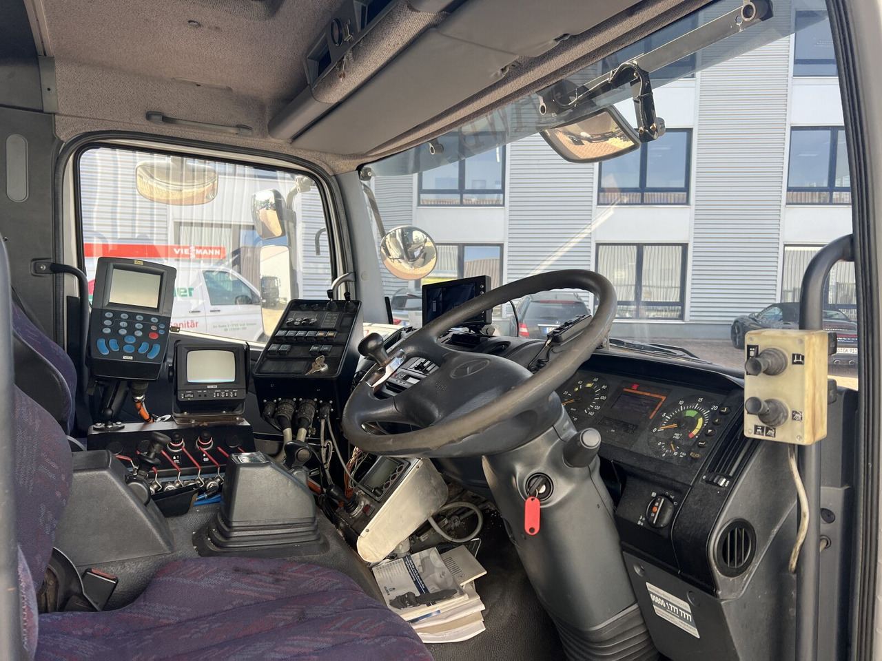 Mercedes-Benz Atego 1828 L 4x2 Atego 1828 L 4x2, Rechtslenker, Winterdienstaustattung - Xe tải khung gầm: hình 5 Mercedes-Benz Atego 1828 L 4x2 Atego 1828 L 4x2, Rechtslenker, Winterdienstaustattung - Xe tải khung gầm: hình 5