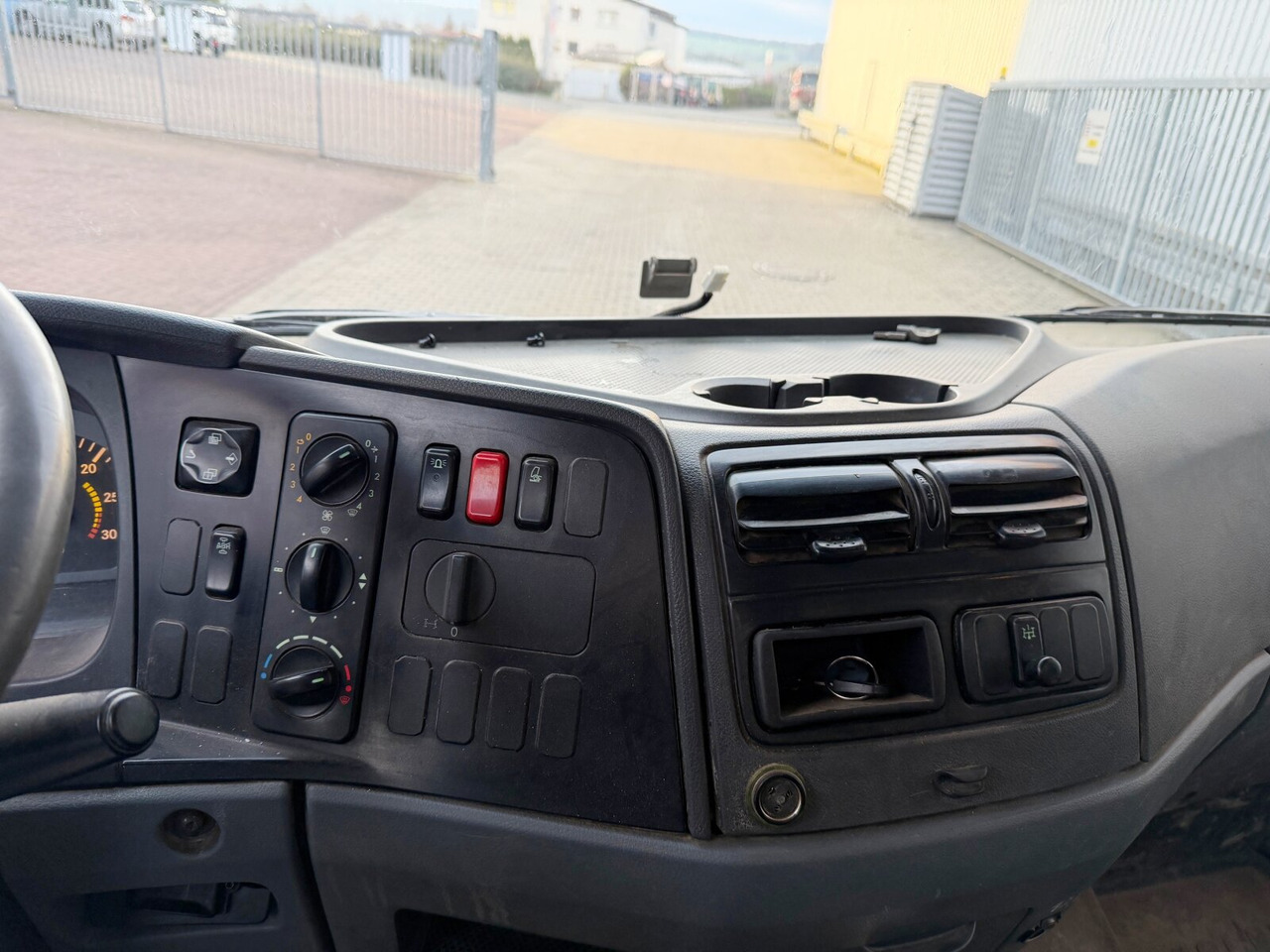 Mercedes-Benz Atego 818 K 4x2 Atego 818 K 4x2, 2x AHK - Xe ben: hình 5 Mercedes-Benz Atego 818 K 4x2 Atego 818 K 4x2, 2x AHK - Xe ben: hình 5