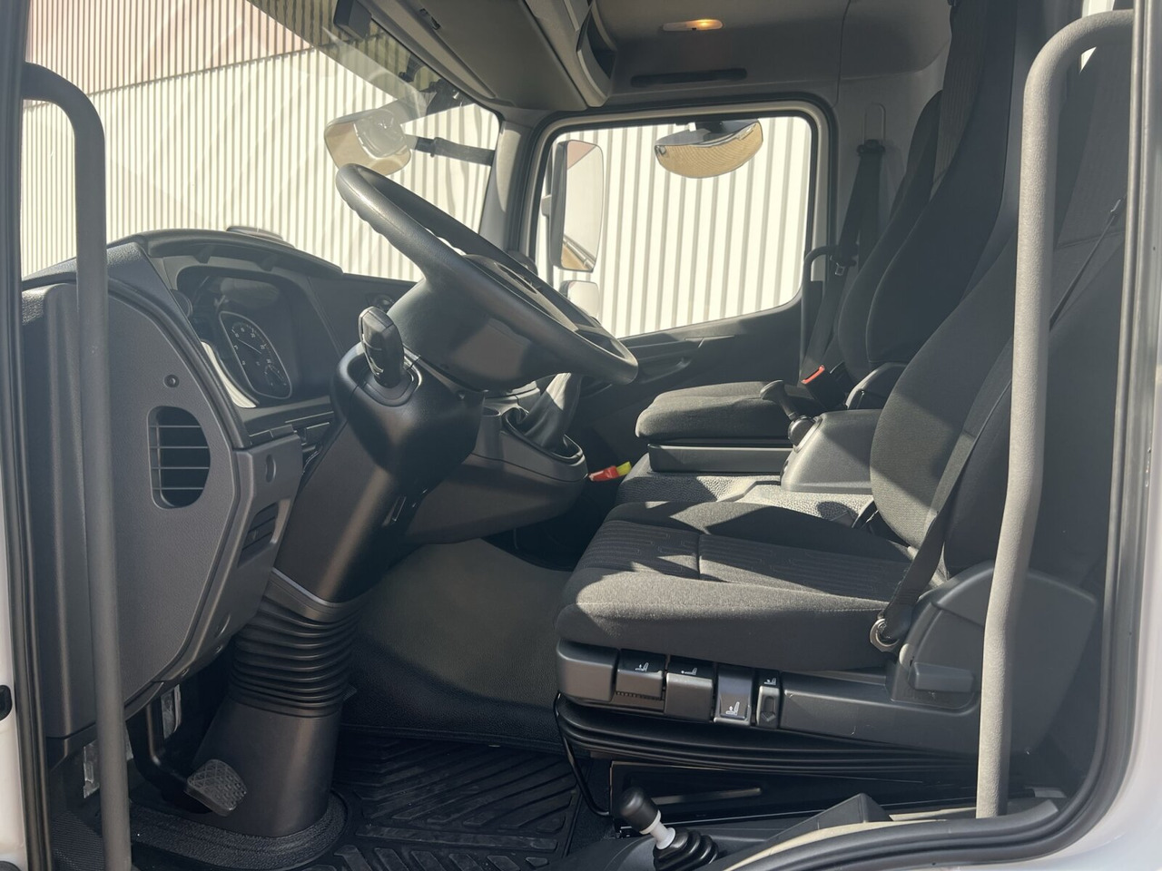 Mercedes-Benz Atego 818 K 4x2 Atego 818 K 4x2, 2x AHK, Meiller-Kipper, mehrfach Vorhanden! - Xe tải khung gầm: hình 4 Mercedes-Benz Atego 818 K 4x2 Atego 818 K 4x2, 2x AHK, Meiller-Kipper, mehrfach Vorhanden! - Xe tải khung gầm: hình 4